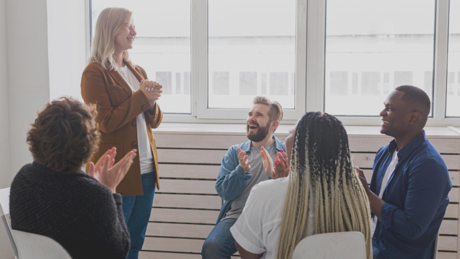 Finanzanalyse Arbeitsplatz mit Charts und Grafiken